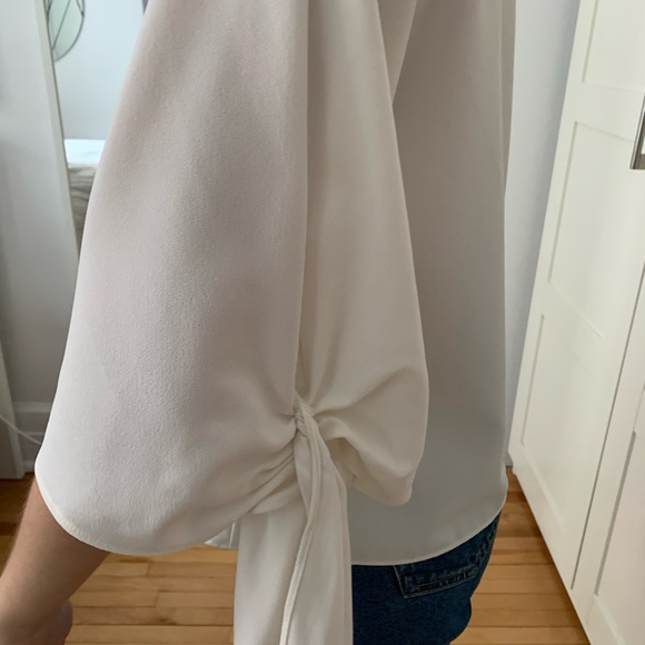 White flowy blouse with bows from Zara - Picture 2 of 2